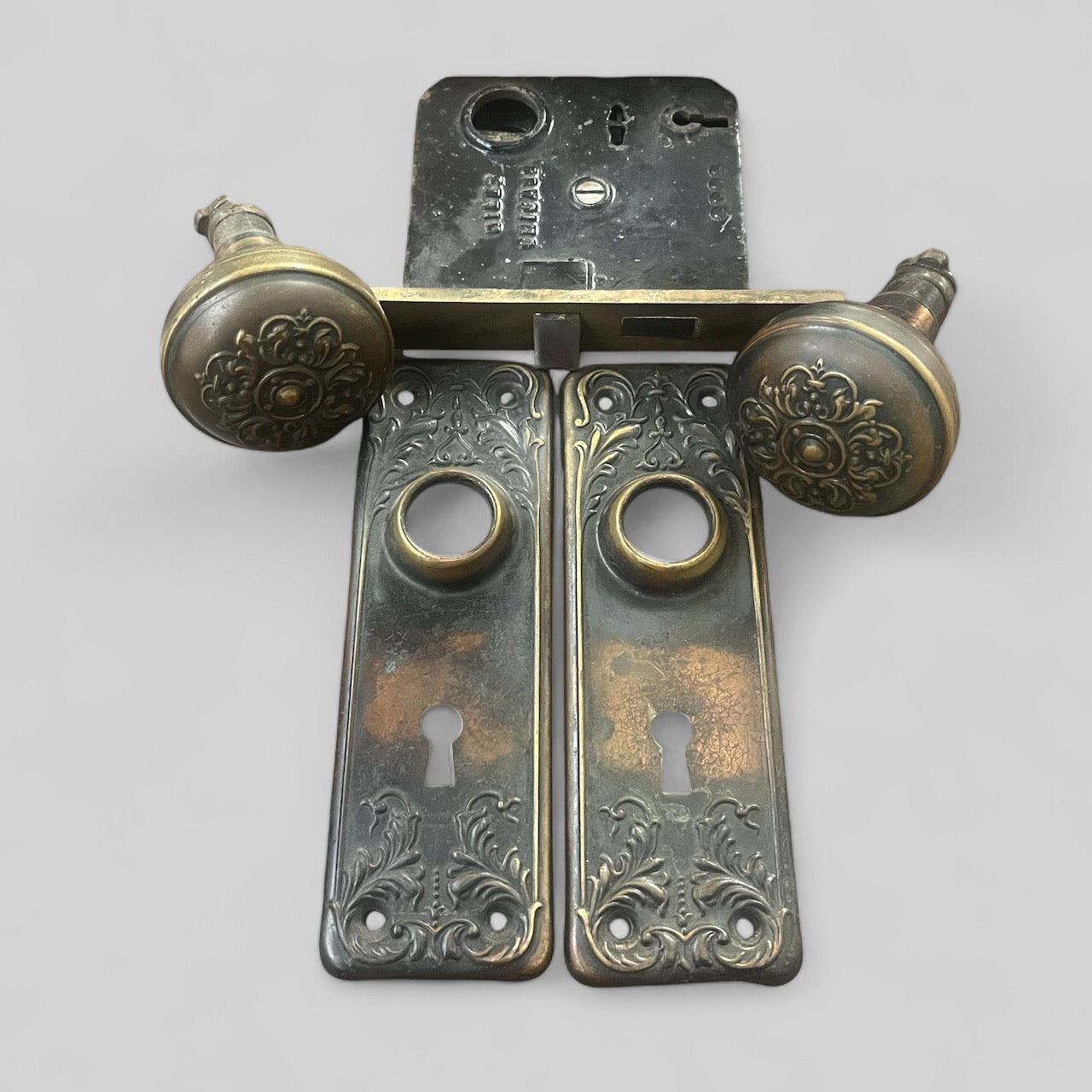 Antique Brass Niles Chicago Doorknob Hardware Set