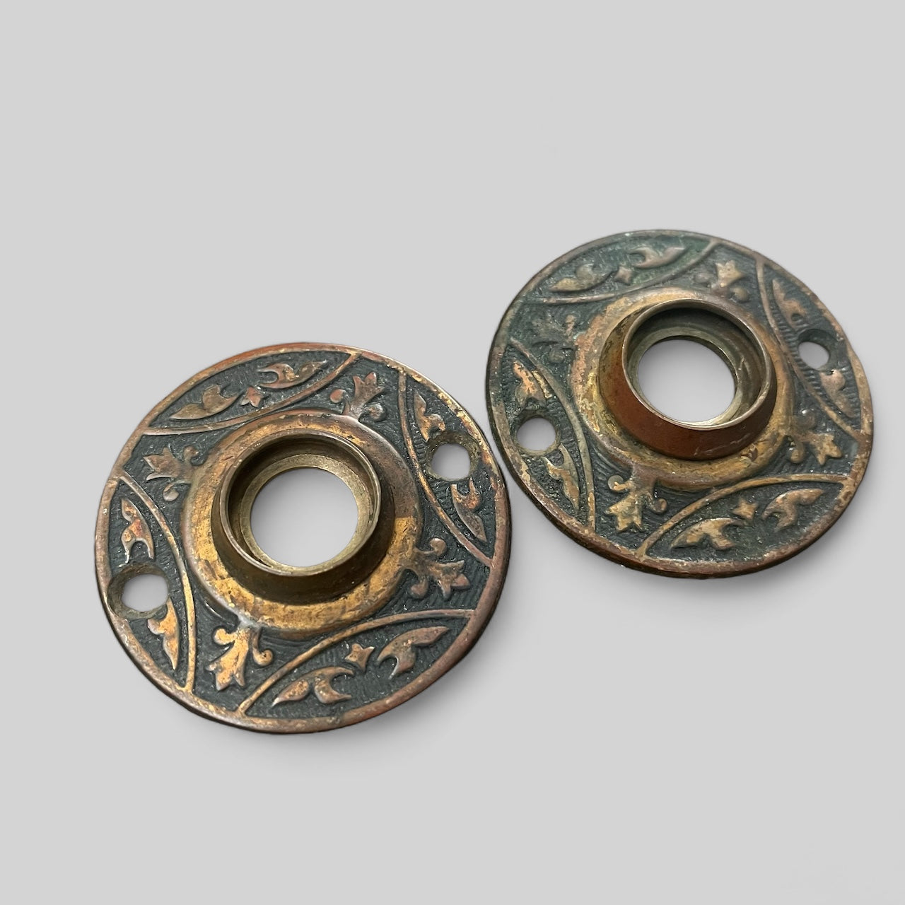 Antique (c. 1890s) Bronze Sargent Vernacular Style Doorknob Set with Matching Rosettes