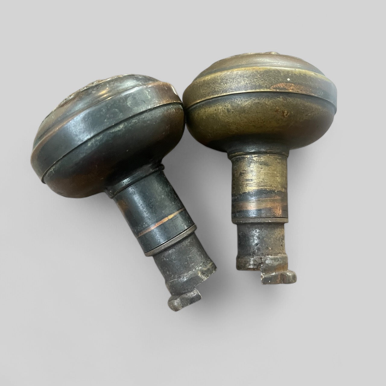 Antique Brass Niles Chicago Doorknob Hardware Set