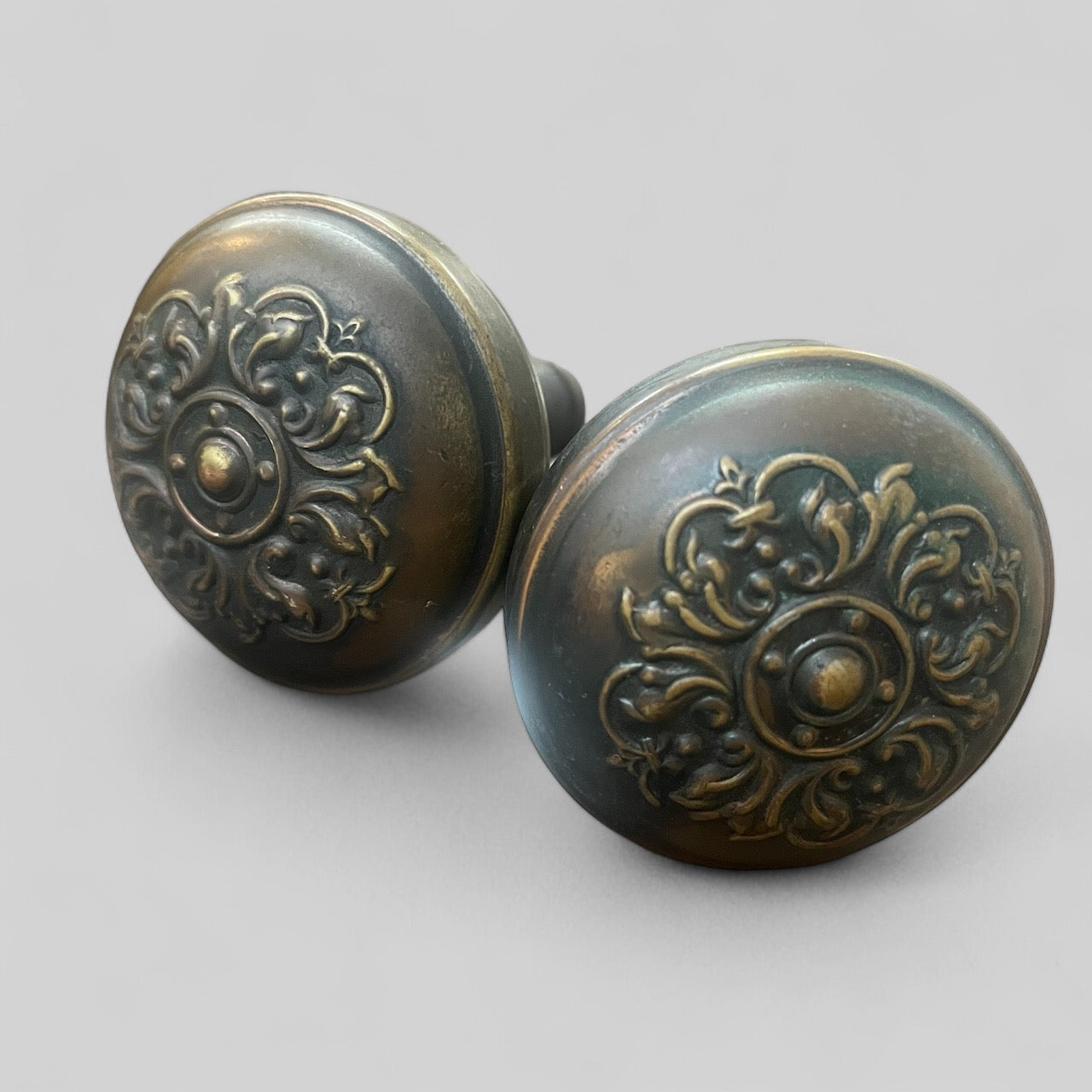 Antique Brass Niles Chicago Doorknob Hardware Set