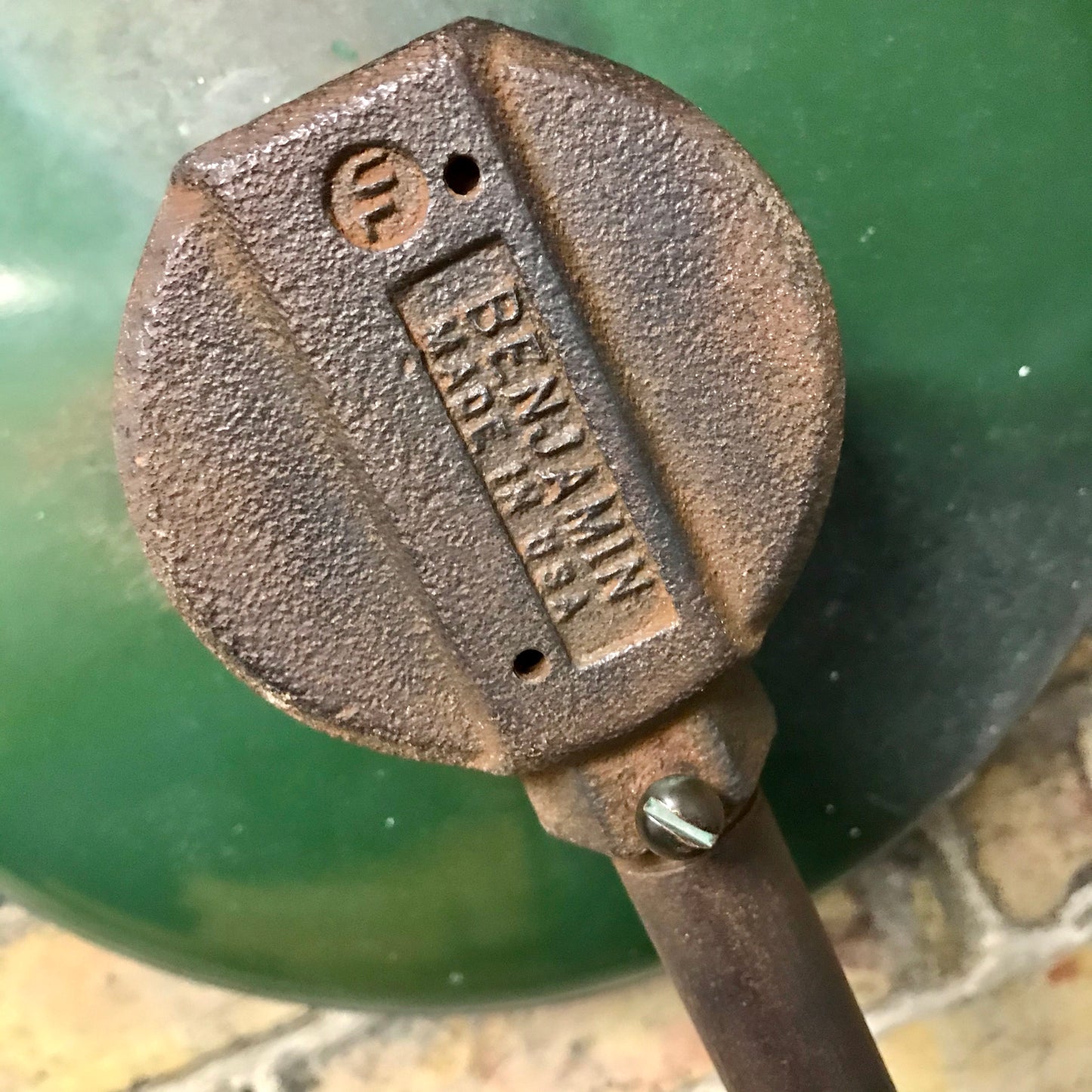 Benjiman Pole Light