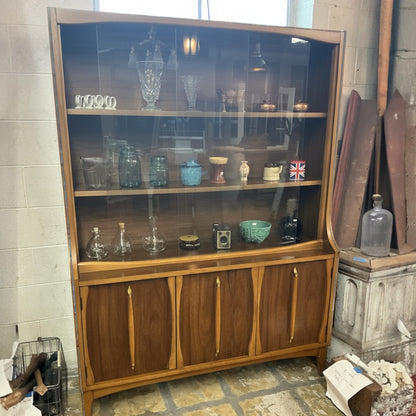 Vintage Mid Century Kroehler Buffet