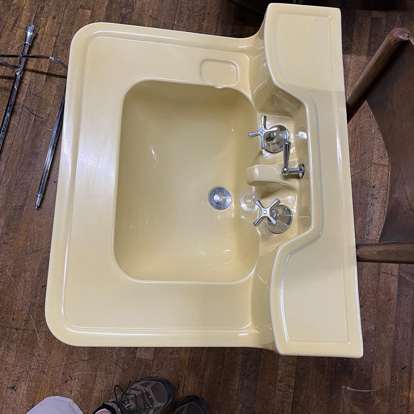 1939 Citrus Yellow Crane Sink With Chrome Legs/Towel Bar