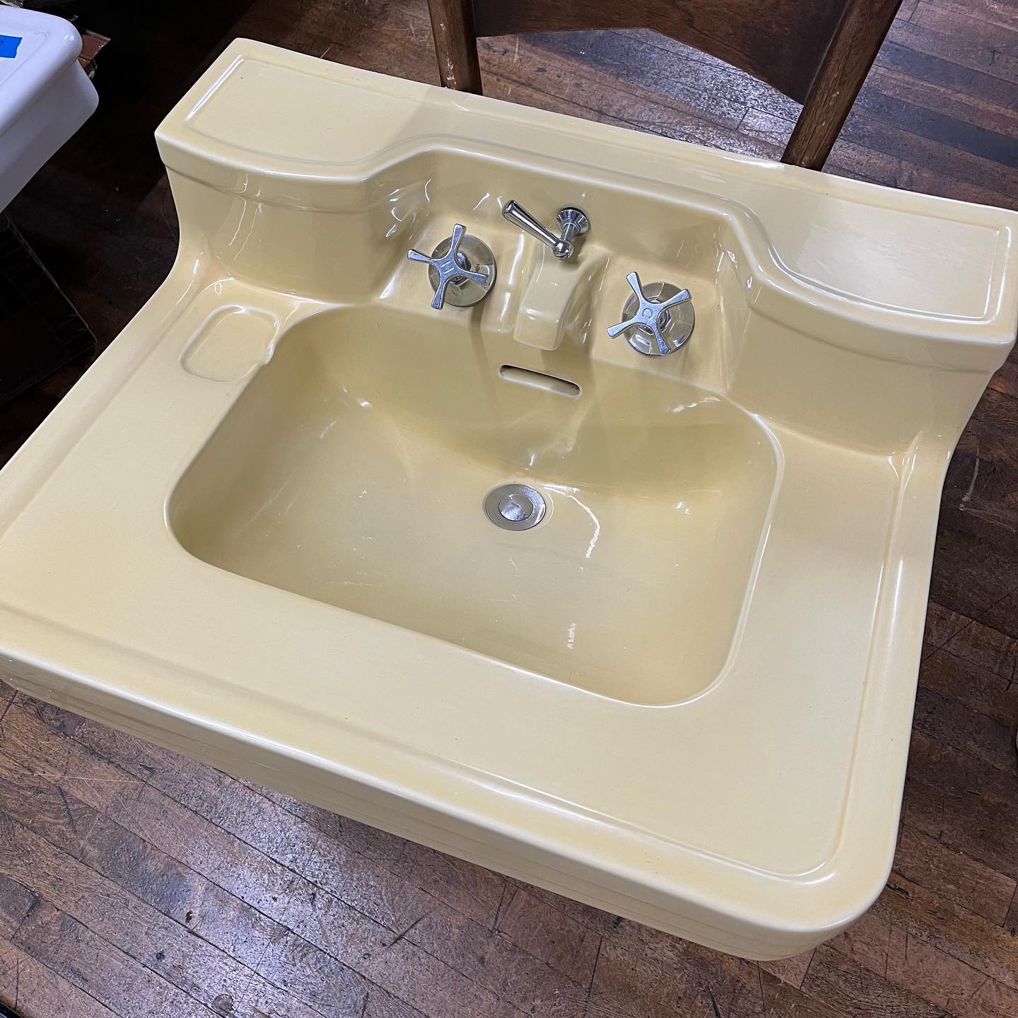 1939 Citrus Yellow Crane Sink With Chrome Legs/Towel Bar
