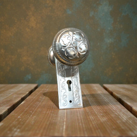 Antique Russell & Erwin ‘Amarat’ Knobset(1894)