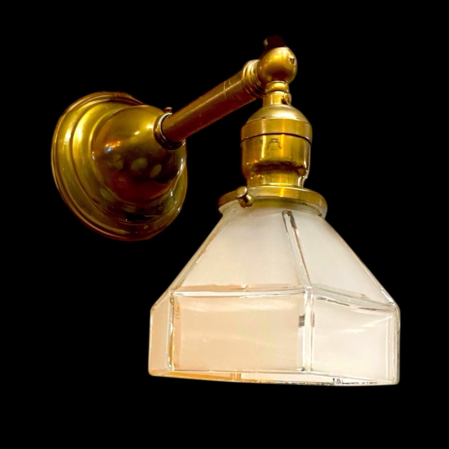 Antique Brass Craftsman Wall Mount Light