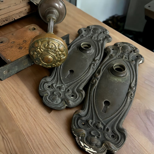 Yale & Towne Olympian c. 1905 Door Knob Set w/Backplates and Mortise Lock